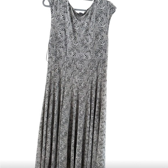 Chic Gray Patterned Midi Dress - Picture 3 of 8